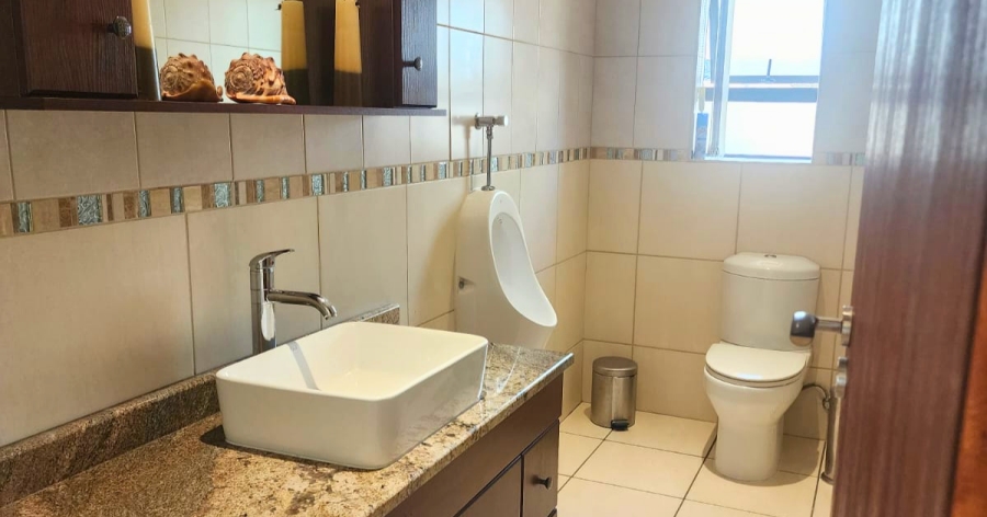 4 Bedroom Property for Sale in Mossel Bay Central Western Cape